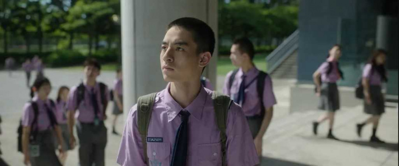 劉敬在《自殺通告》中因外型太帥還被導演周冠威要求剃髮。(圖/本萃電影提供)