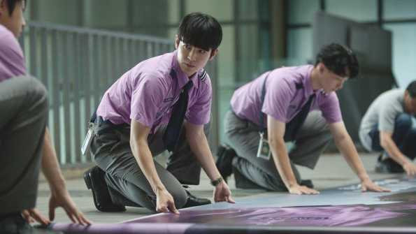 張豐豪在《自殺通告》中飾演學生會會長,是學生的意見領袖。(圖/本萃電影提供)