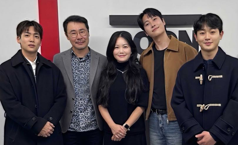 SOON ENT近期也成立藝人經紀部門，左至右，SOON ENT旗下演員金鎬玧，POPLINE創辦人賴勇坤、連珮如、禹泰河   金建鎬。（照片提供／SOON ENT）