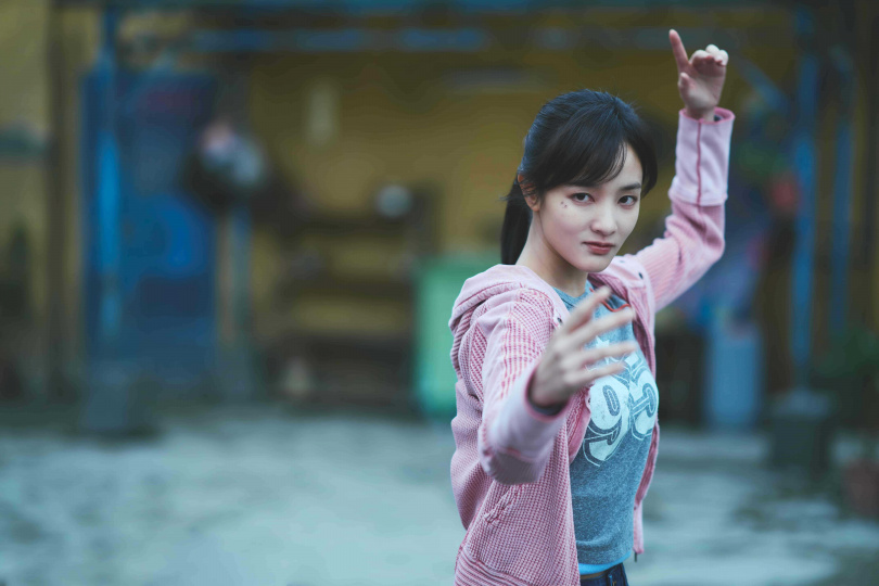 作為《功夫》女力代表，王淨全力投入高強度武打，一場下腰戲意外發現「腰力驚人」。（圖／麻吉砥加提供）