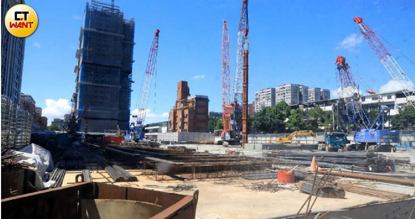 被評定為「海砂屋」或可成為老宅整建加速的催化劑。圖為台北市延壽國宅整建狀況，僅示意。（示意圖／周志龍攝）