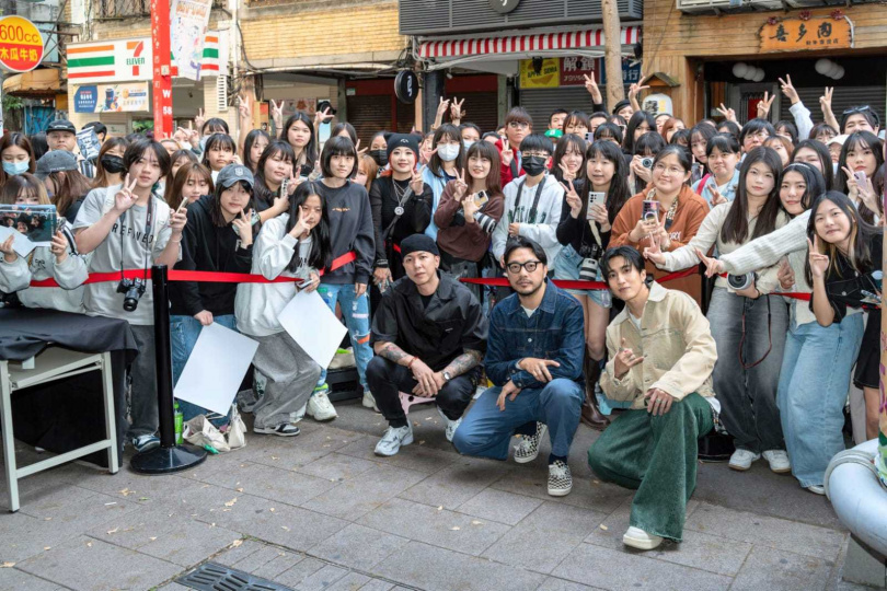 簽售會現場吸引逾500名粉絲熱情響應。（圖／華映娛樂提供）