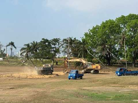 高雄高爾夫球場滯洪池施工