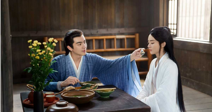 林更新在劇中相當寵愛趙麗穎。(圖/中天提供)