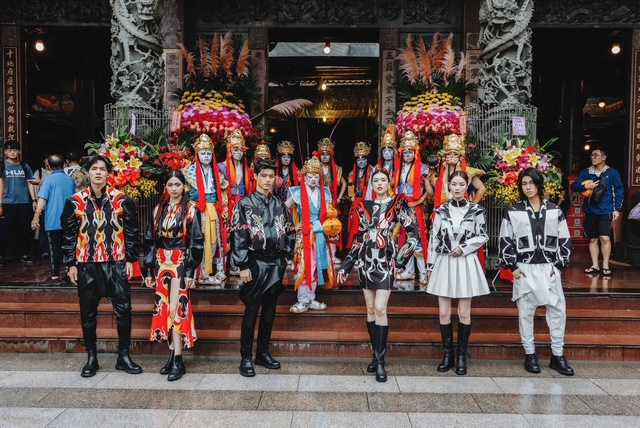 唐美雲與潘怡良設計師合作，打造戲曲時尚新視野。（圖/唐美雲歌仔戲團）