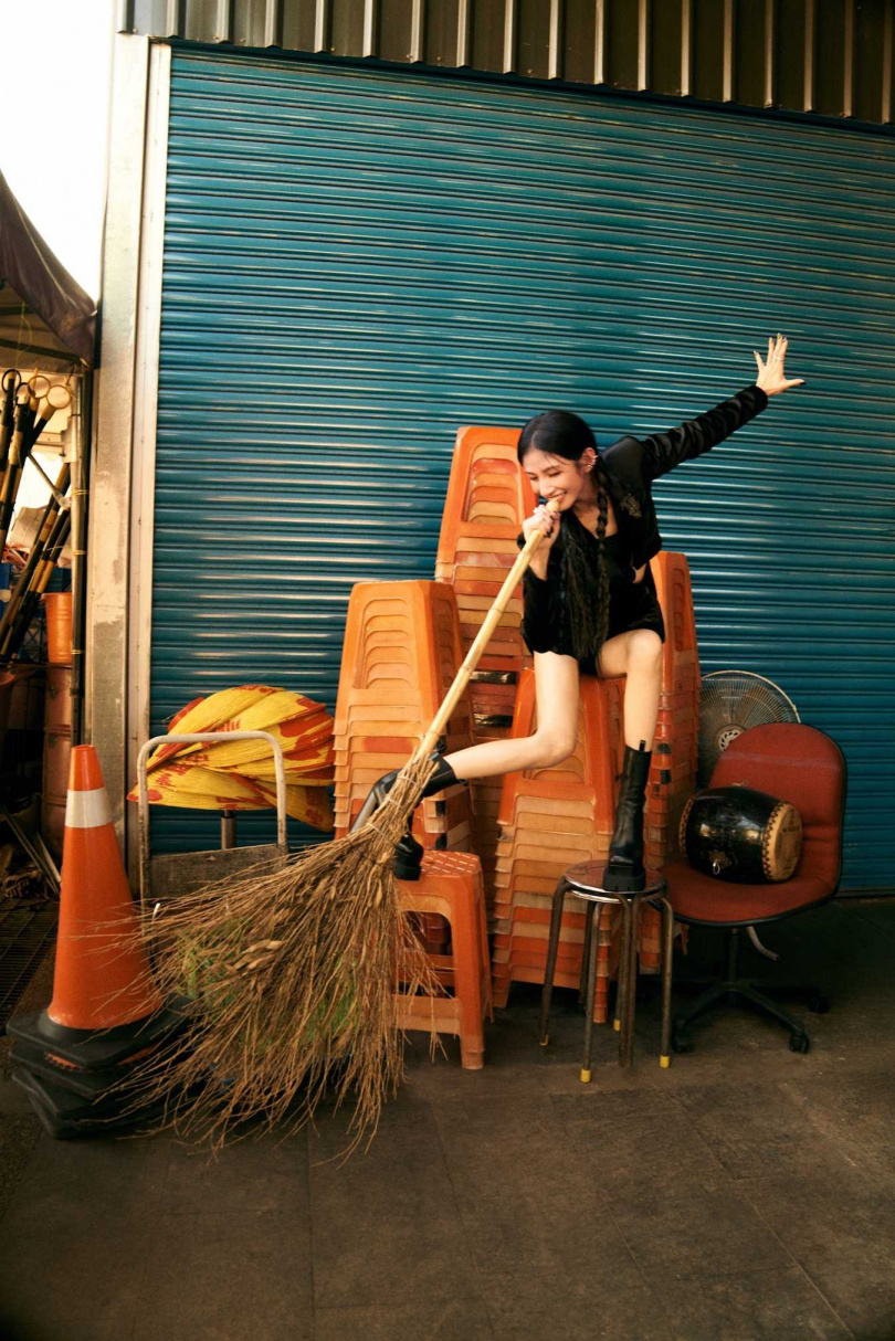 李千娜將用「多重宇宙」的概念，在演唱會上把人生故事融入每一首歌曲中。（圖／寬宏藝術x環球音樂提供）