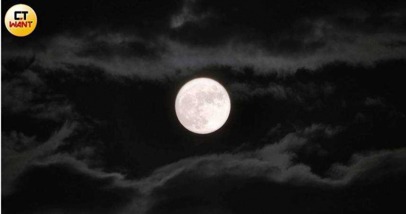 今年的中秋節是10月6日，醫師分享5大烤肉守則，幫助降低對身體代謝的負擔。（圖／林士傑攝）