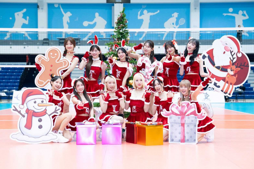 桃氣女孩化身聖誕女孩，陪粉絲過聖誕。（圖／影響力動能提供）