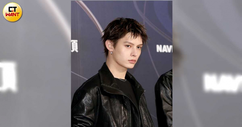 來自台灣的成員JAMES用中文致詞感謝粉絲。（圖／侯世駿攝）