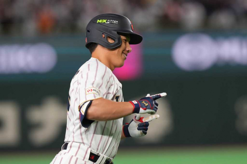 吉田正尚轟出中右外野兩分全壘打,一棒將比分反超為2比1。(圖/達志/美聯社)
