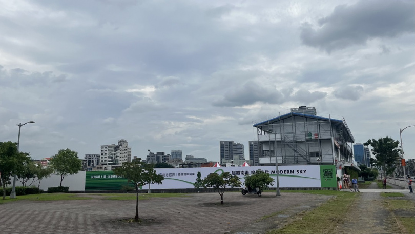 已發包興建的「台鐵調度場都更案」可行性低。（圖／東森財經新聞張琬聆攝）