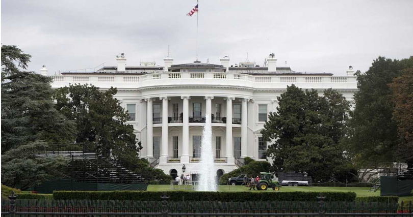 川普打破傳統，未來將由白宮選擇可以採訪他的記者，引發媒體不滿。（圖／達志／美聯社）