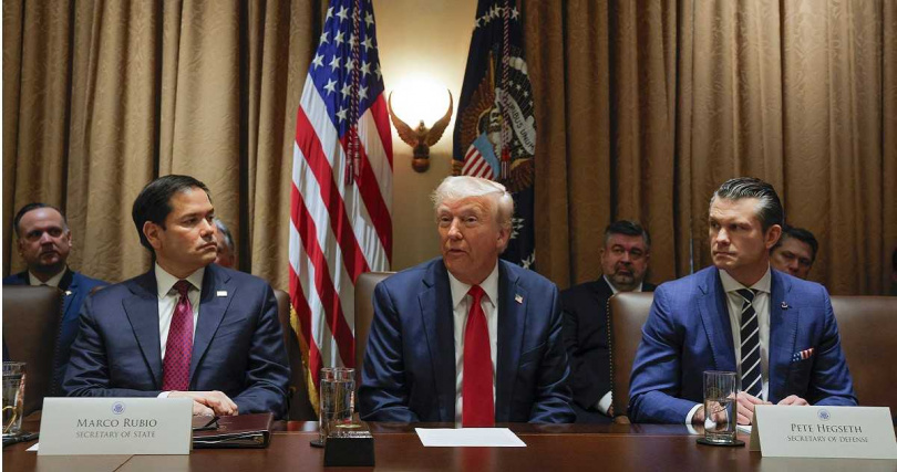 川普打破傳統，未來將由白宮選擇可以採訪他的記者，引發媒體不滿。（圖／達志／美聯社）