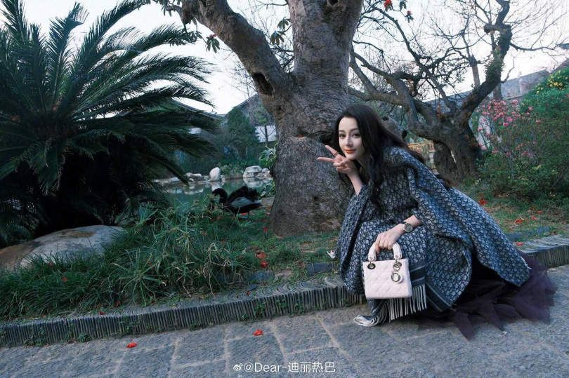 （圖／迪麗熱巴微博）