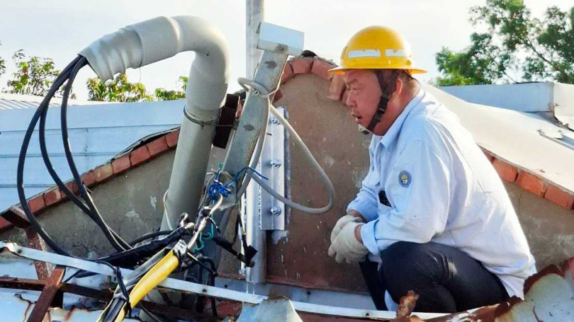 台電產業工會秘書長顏柏程在台電任職逾30年,這次仍參與第一線風災搶修,他澄清產業工會從未爭代表性,只是想為基層員工發聲。(圖/讀者提供)