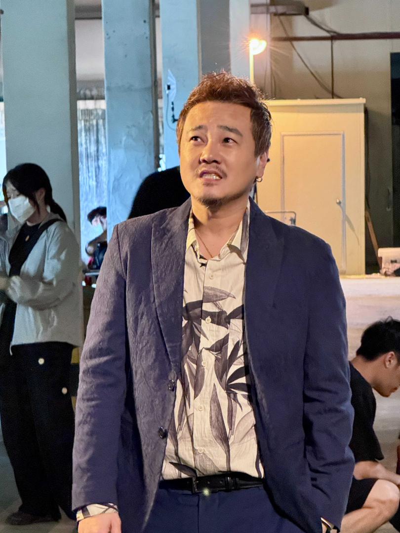 綠茶在片中中文、韓文切換。（圖／童心娛樂提供）