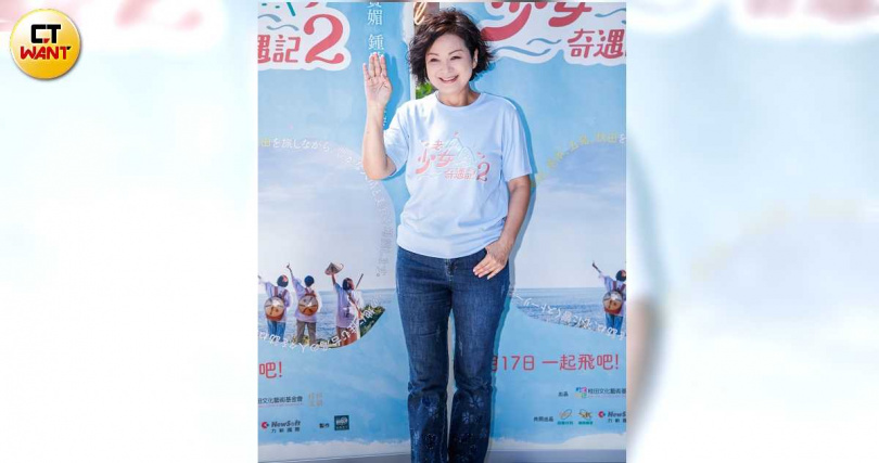 楊貴媚為典禮飲食控管，被鍾欣凌虧戰袍可以露到肚臍。（圖／趙文彬攝）