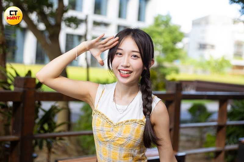 黃奕霖的粉絲到哪都會帶著她的小卡。（圖／楊澍攝）