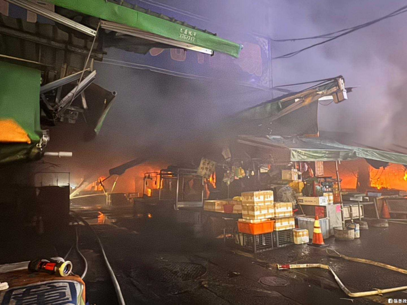 南門市場火警。(圖/翻攝臉書/張善政)