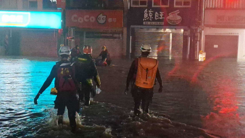 消防弟兄救災。（圖／蘇澳鎮公所）