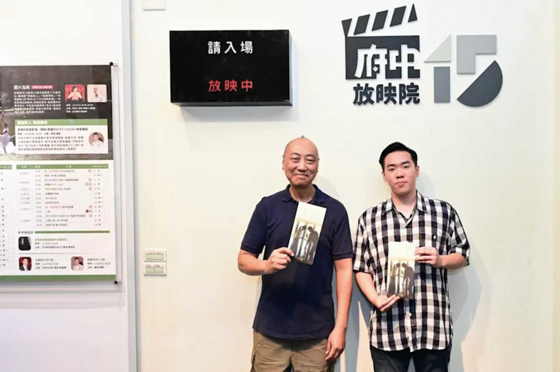 金穗獎策展人胡延凱(左)對新銳導演郭嘉豪（右）頗多肯定。(圖／讀者提供）