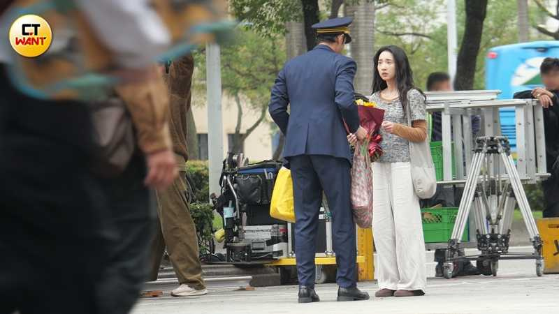 接過阮經天的花，李沐臉上還一臉不可置信的表情。（圖／本刊攝影組）