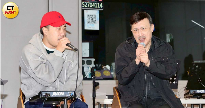 余天（右）出席《鑽石舞台之夜》演唱會練團，透露和太太李亞萍分房睡。（圖／方萬民攝）