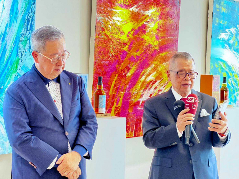 台灣抽象藝術家謝義錩，攜手清威酒藏發表會，政商名流參與，饗藝術與時間淬鍊之美。（圖片提供／清威酒藏）