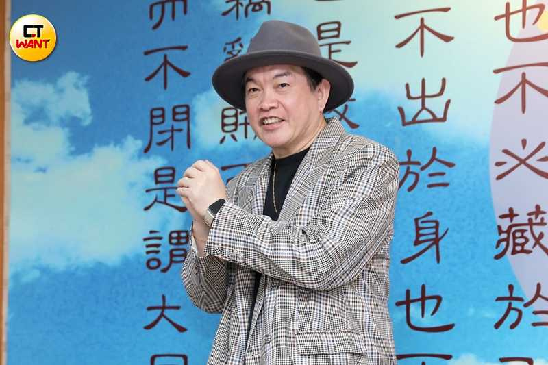 康康透露自己12年前就得知吳宗憲離婚，還不忘幽默虧對方應該選擇在新節目的時候宣布。（圖／侯世駿攝）