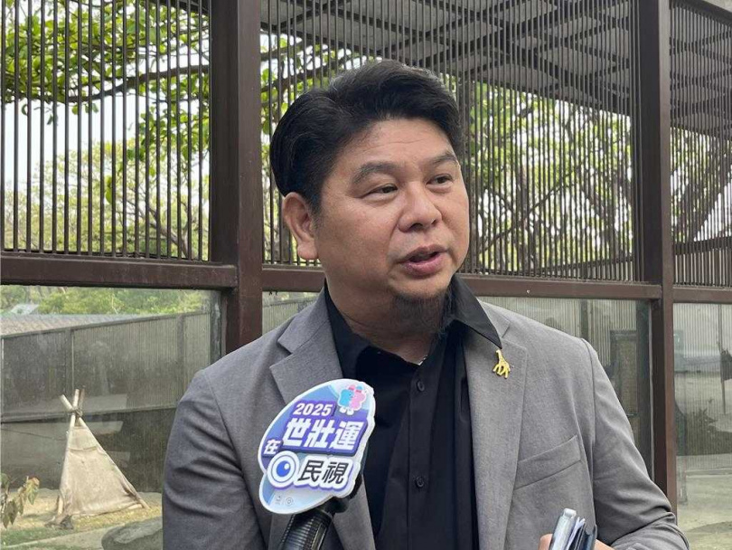 六福村總經理葉忠岳今（4）日坦言，因遊客集中離園導致疏散不及，並承諾今天加開接駁車至4班因應。（圖／中國時報柯宗緯攝）