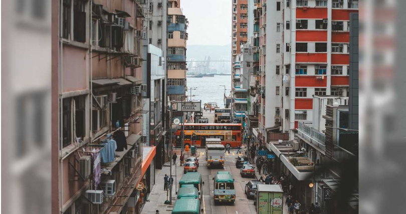 香港堅尼地城是近年香港人氣打卡點,城市、海港、街景與船隻交織成獨特風景線。(圖/易飛旅遊提供)