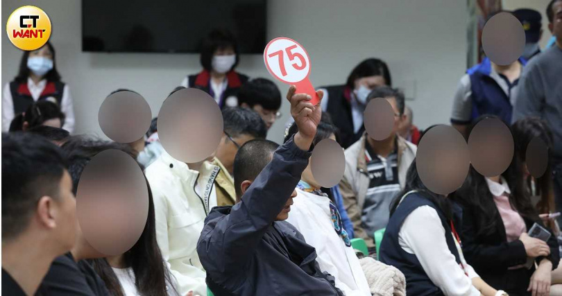 律師說明，法院拍賣通常以「一拍市價、二拍八折、三拍六四折」方式，不過若土地條件單純、買方容易評估，價格通常不至於太離譜。（示意圖／劉耿豪攝）