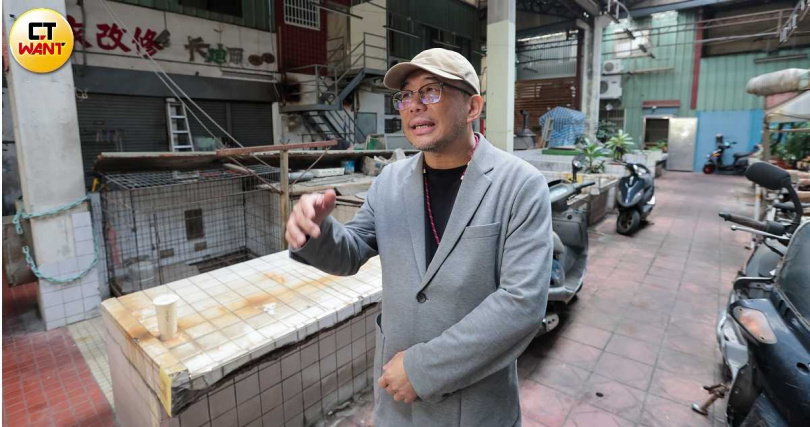 地主陸敬民指出，法院一旦進入拍賣程序，若發生流標就會不斷降價，最後成交價有時只剩市價一半甚至更低，等同被迫賤賣祖產。（圖／黃耀徵攝）