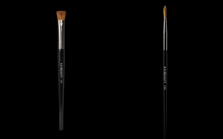 KAIBEAUTY高訂無痕遮瑕刷#C01/680元、KAIBEAUTY高訂精細遮瑕刷#C02/680元。(圖/品牌提供)