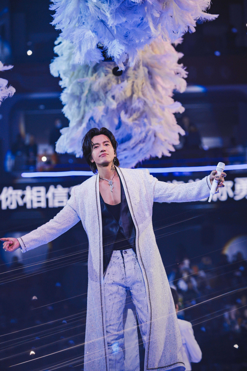 言承旭演唱未發表的新曲。(圖/相信音樂提供)