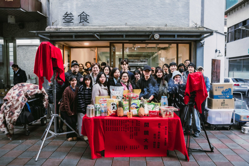 億萬票房導演江金霖領軍，豎屏劇《她的手，我想牽》正式開鏡。（圖／原來娛樂）