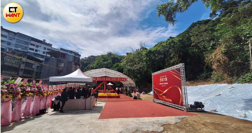 「豐森大悅」案量約百億元，姚政岳表示，中永和地區人口密度高，很難得能整合到這麼大片土地，還面對樹海，此案開價8字頭，銷售已破3成。（圖／林榮芳攝）