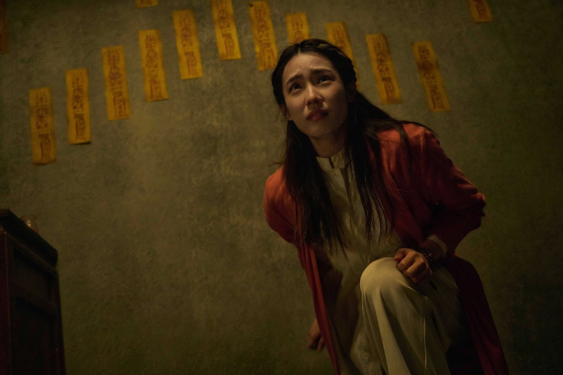 林思宇《祭弒》演出主角童年時期母親，與曹佑寧皆飾演仙姑乩身。（圖／威視電影）