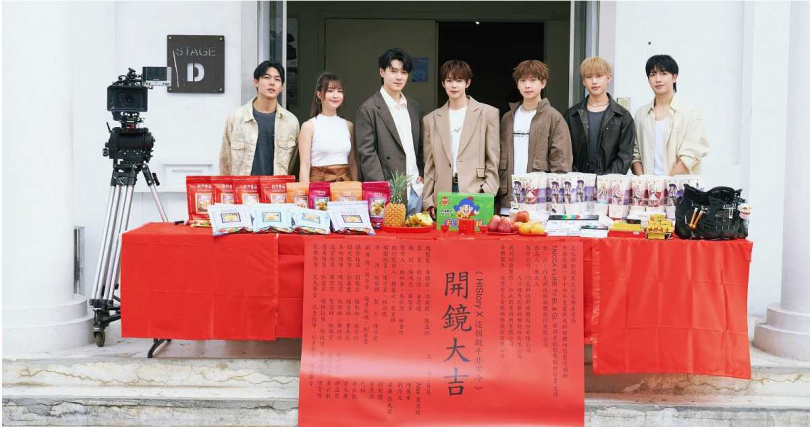 《這個殺手非常冷》今舉行開鏡儀式,主演 SpeXial 易恩、ARKis 隊長 Alex,與 F.F.O 陳俊希、劉浩文、威廉(張兆葳)、劉宥慳、黃云歆共同上香祈福。(圖/LINE TV)