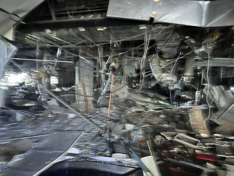 台中新光三越氣爆，目擊者曝恐怖瞬間：「強風伴巨響」像地震 。（圖／消防局提供）
