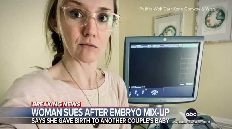 一名白人女子透過試管嬰兒產下一名非裔男嬰,經過基因檢測證實,兩人沒有任何血緣關係。 (圖/翻攝自ABC News)