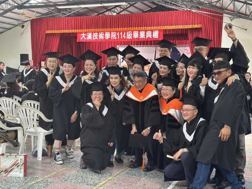 位在花蓮縣新城鄉的大漢技術學院8月將正式停辦，學校今天舉辦最後1屆畢業典禮，共176名應屆畢業生參加，並與系所師長合影留念。（圖／報系資料照）