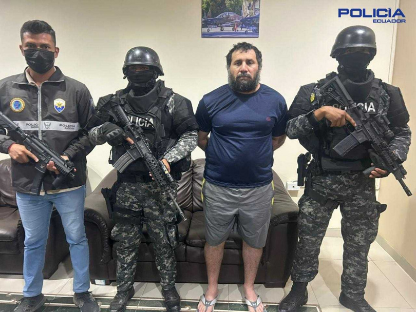 厄瓜多最通緝毒梟於自家豪宅地底密室中被警方逮捕,結束17個月逃亡生涯。(圖/翻攝自X)