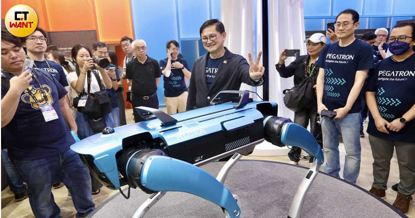 和碩董事長童子賢認為機器狗可幫忙救災。(圖/方萬民攝)