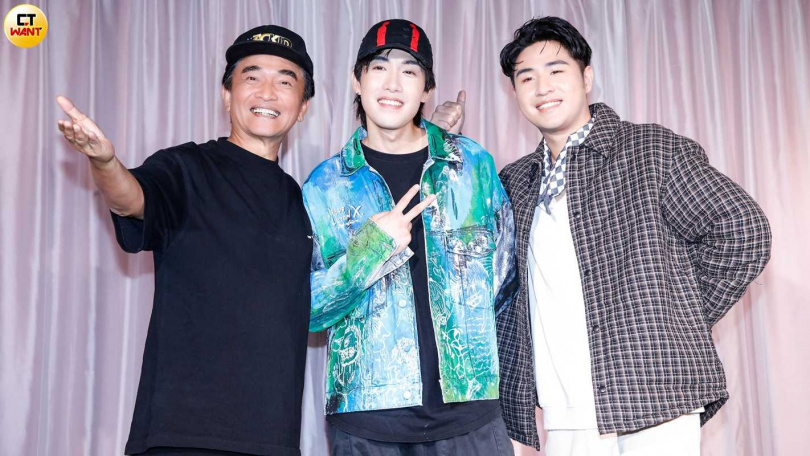 日前陳守恩(中)舉辦新歌記者會,老闆吳宗憲(左)和鹿希派都到場力挺。(圖/趙文彬攝)