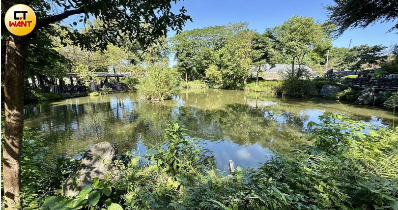 C姓老師曾帶著孩子校外教學，自己躲在室內吹冷氣，讓孩子不慎跌入水池中，所幸被其他家長發現，否則後果不堪設想。（圖／黃耀徵攝）