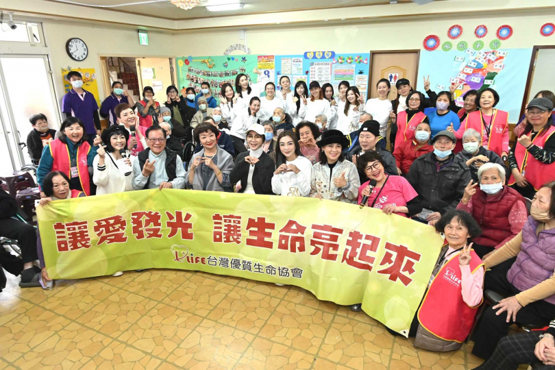 台灣優質生命協會前往大愛護理之家進行新年送暖。（圖／台灣優質生命協會提供）