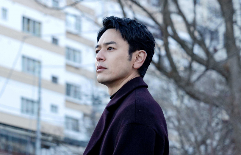 《那個男人》則改編自平野啟一郎的同名小說,描述一名律師發現一名死去男子生前冒用他人姓名與人生。(圖/海鵬提供)