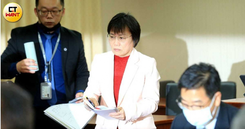 內政部認為國家公園的地熱還不宜大規模用於發電。圖中為內政部長劉世芳。（圖／周志龍攝）