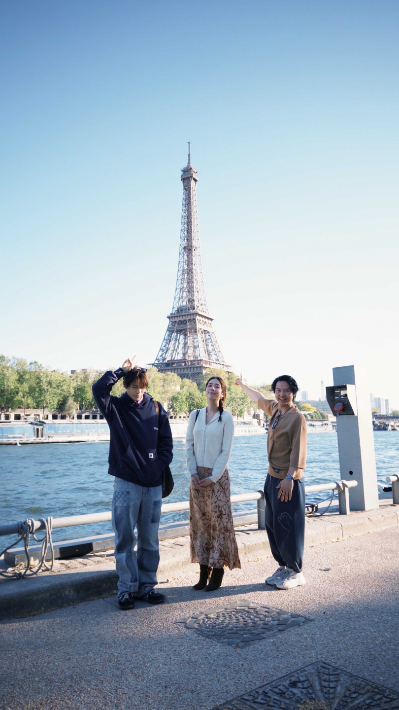 告五人趁機朝聖各大景點。（圖／相信音樂提供 ）